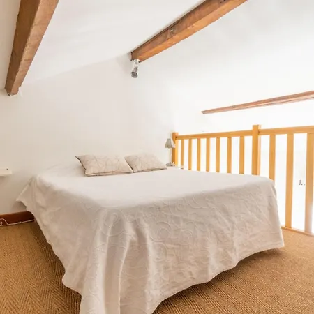 Les Oiseaux_a Avec Piscine Chauffee Holiday home *